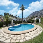 In With Pool & Garden Dom wakacyjny
