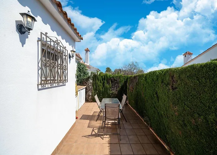Cozy Retreat With Garden Denia