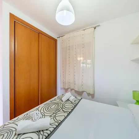 Holiday home Spacious With Private Garden *