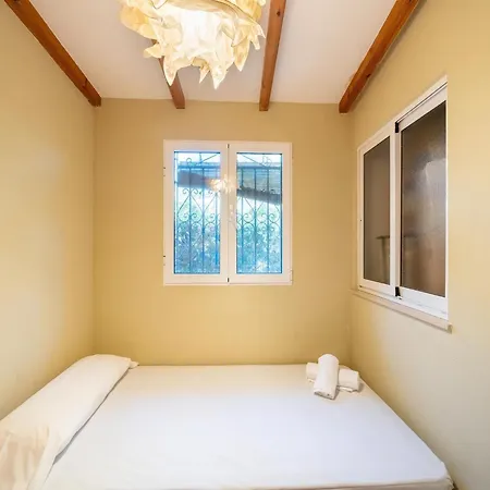 Holiday home Spacious With Private Garden *
