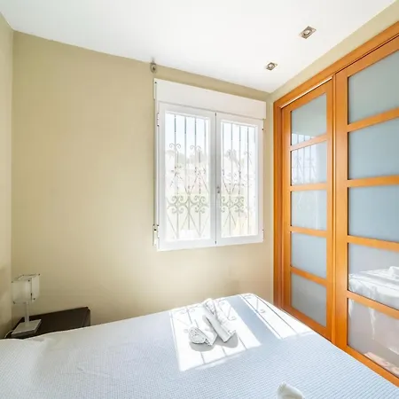 Spacious With Private Garden Holiday home *